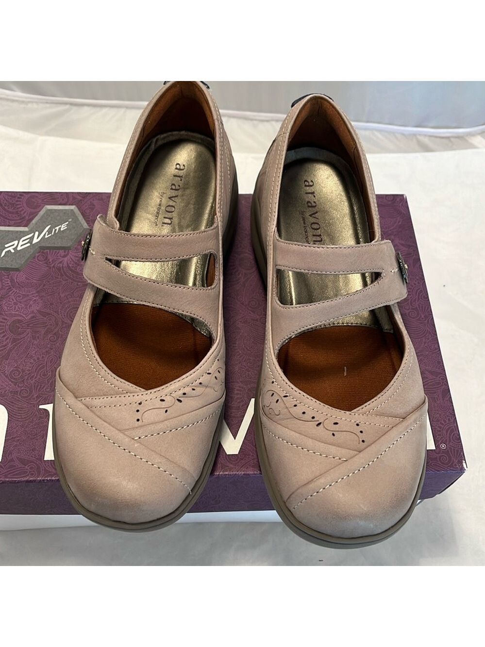 Aravon by New Balance